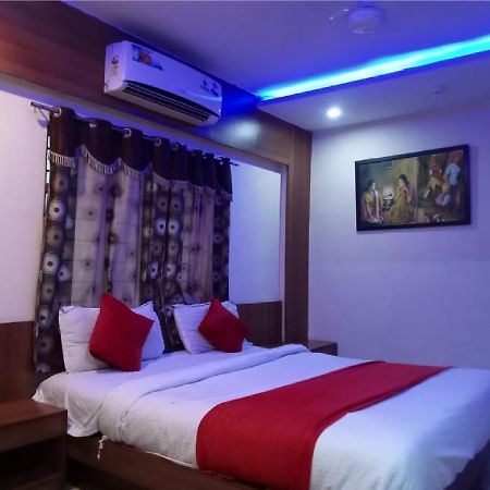 Hotel Krishna Palace Ahmedabad Bagian luar foto