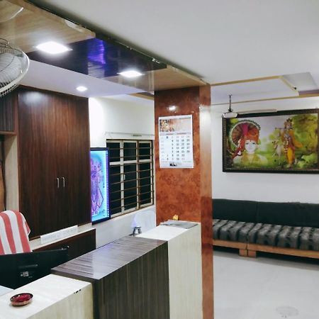 Hotel Krishna Palace Ahmedabad Bagian luar foto