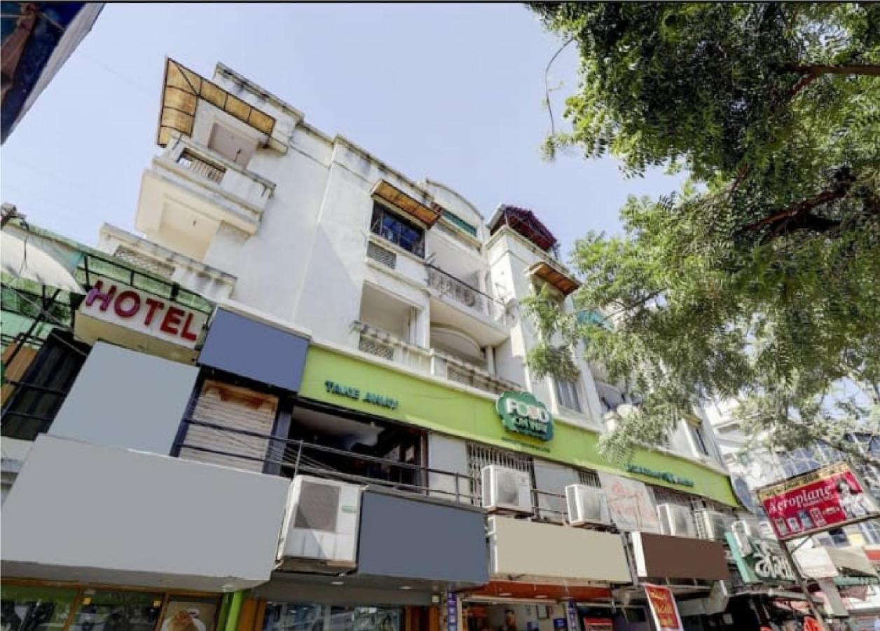 Hotel Krishna Palace Ahmedabad Bagian luar foto