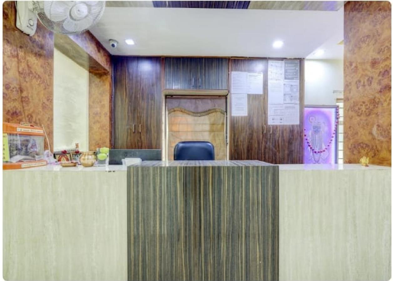 Hotel Krishna Palace Ahmedabad Bagian luar foto