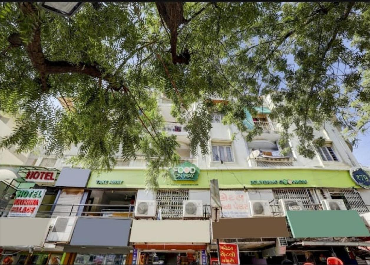 Hotel Krishna Palace Ahmedabad Bagian luar foto