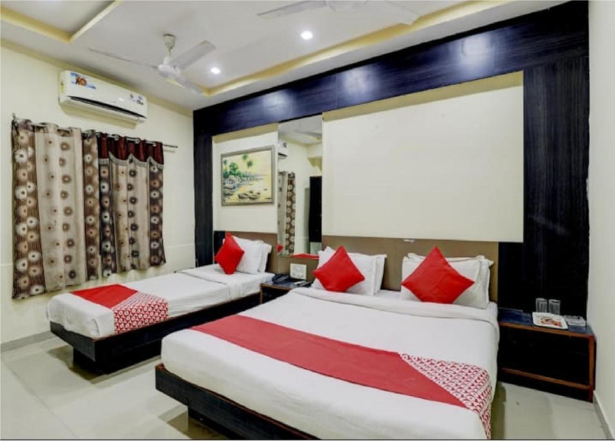 Hotel Krishna Palace Ahmedabad Bagian luar foto