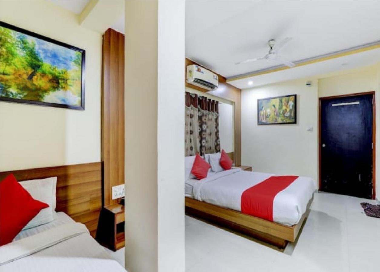 Hotel Krishna Palace Ahmedabad Bagian luar foto