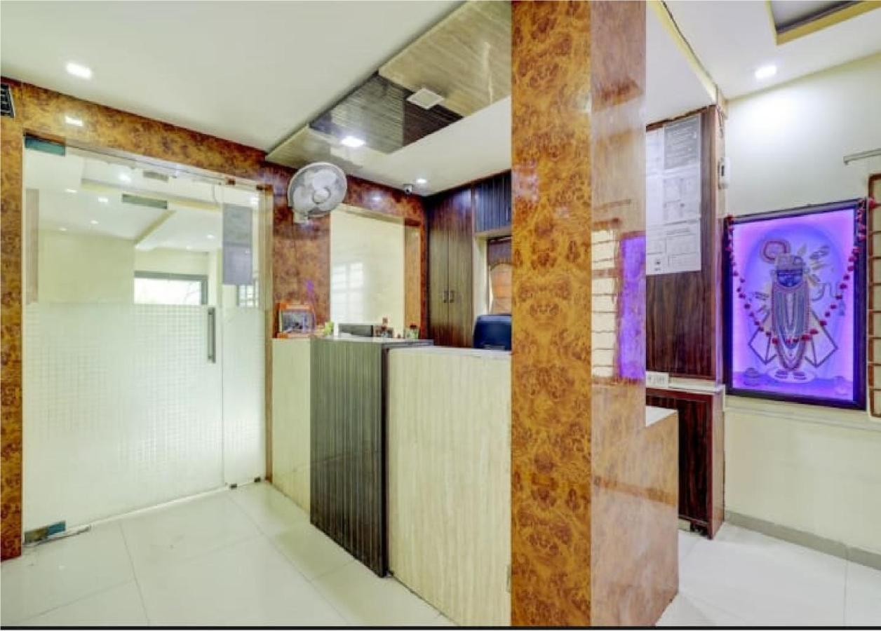 Hotel Krishna Palace Ahmedabad Bagian luar foto