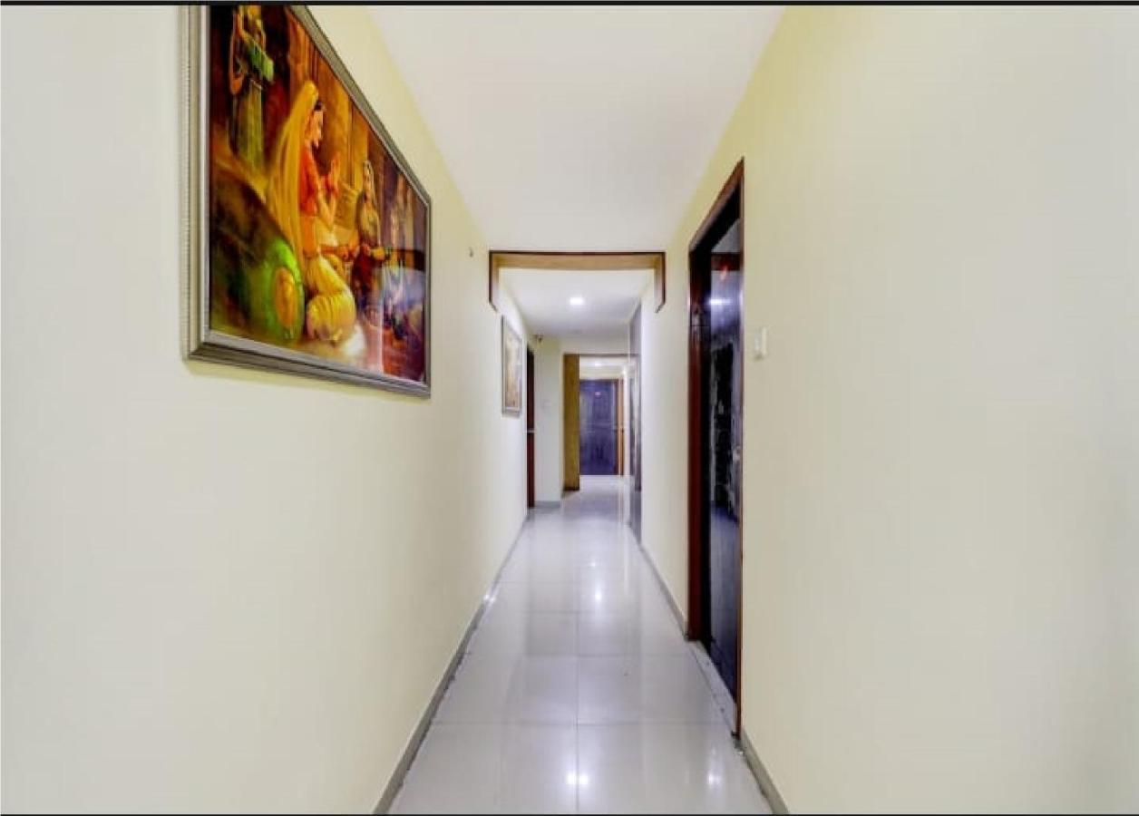 Hotel Krishna Palace Ahmedabad Bagian luar foto