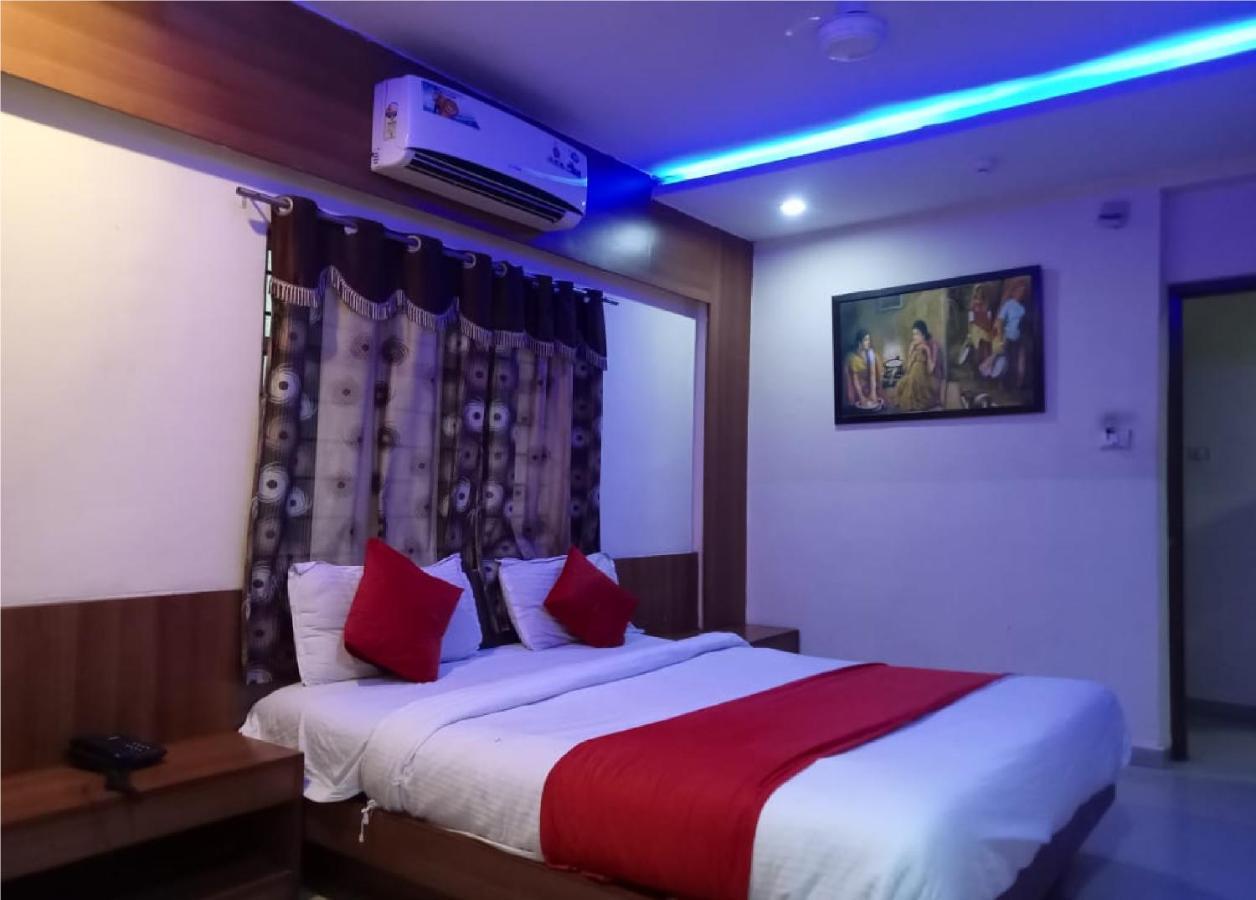 Hotel Krishna Palace Ahmedabad Bagian luar foto