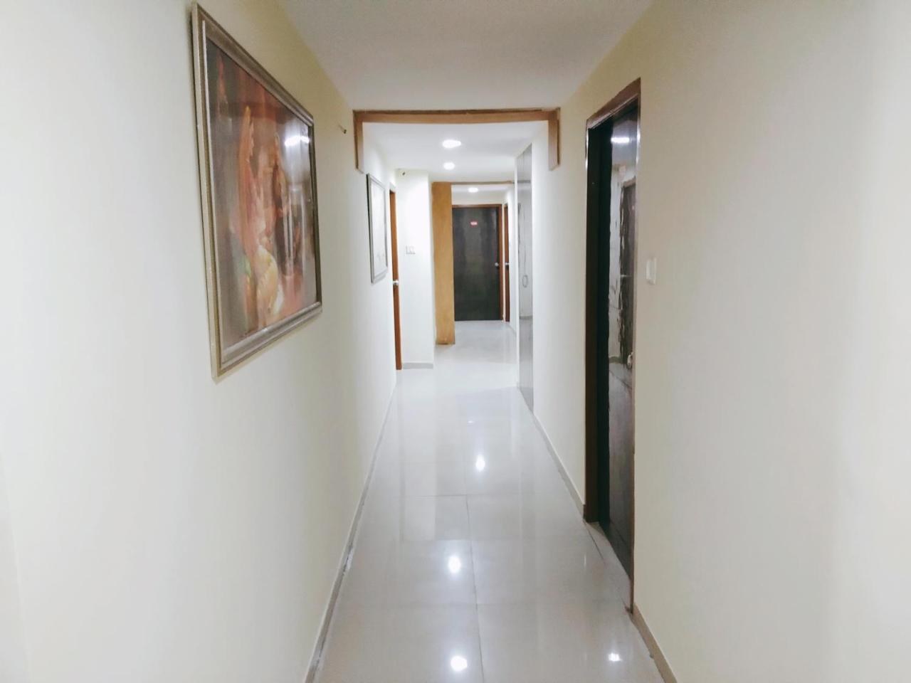 Hotel Krishna Palace Ahmedabad Bagian luar foto