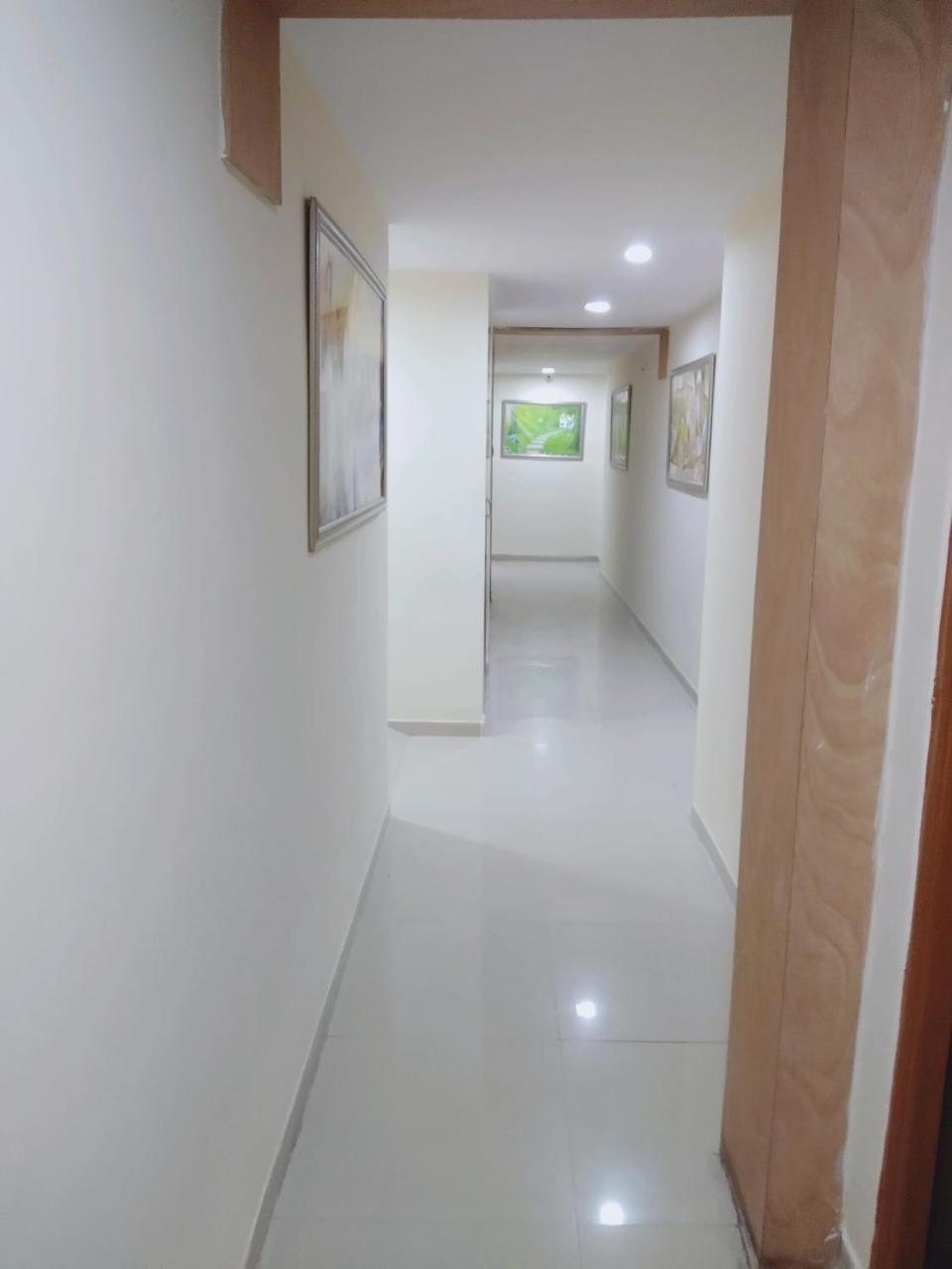 Hotel Krishna Palace Ahmedabad Bagian luar foto