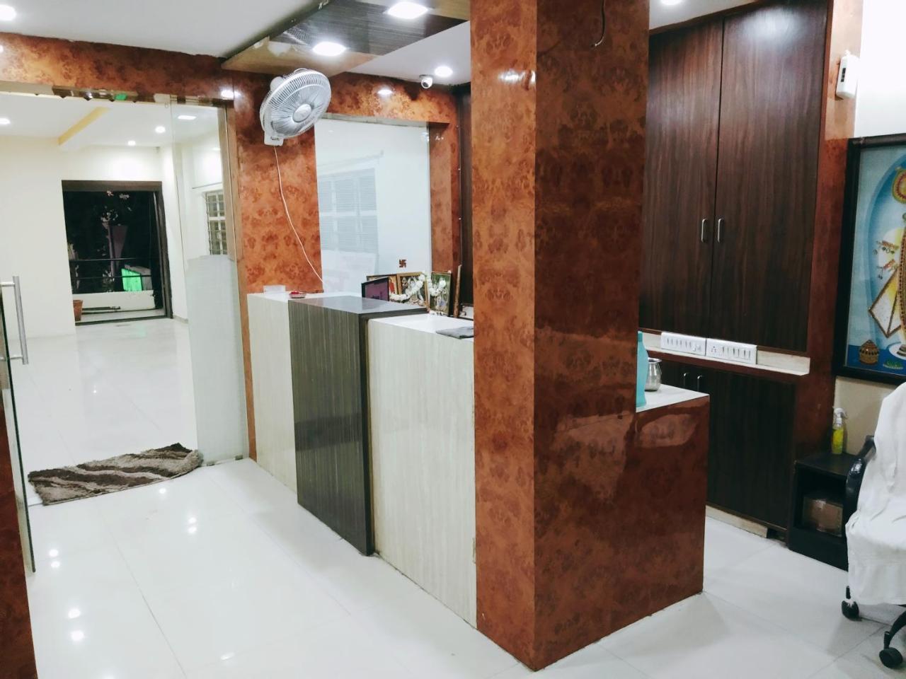 Hotel Krishna Palace Ahmedabad Bagian luar foto